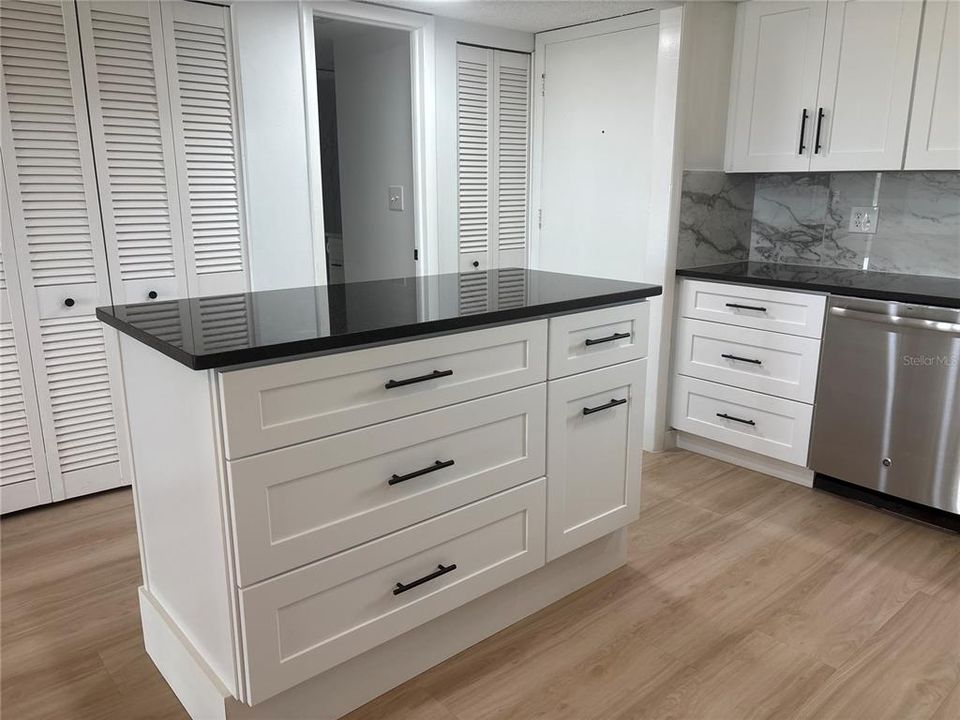 В аренду: $1,750 (1 спален, 1 ванн, 815 Квадратных фут)
