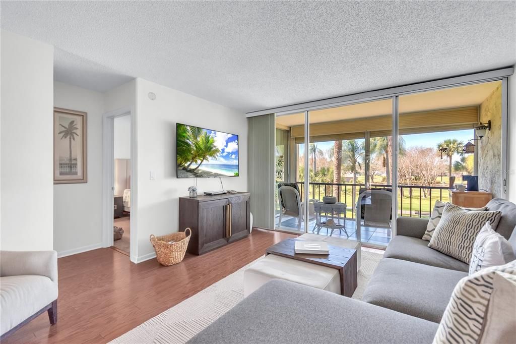 For Sale: $189,900 (2 beds, 2 baths, 930 Square Feet)