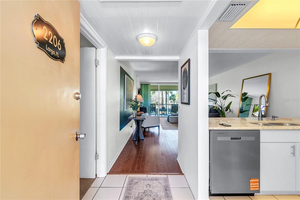 For Sale: $189,900 (2 beds, 2 baths, 930 Square Feet)