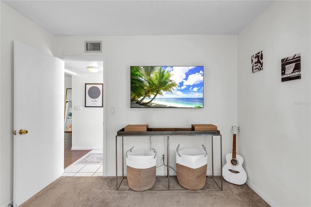 For Sale: $189,900 (2 beds, 2 baths, 930 Square Feet)