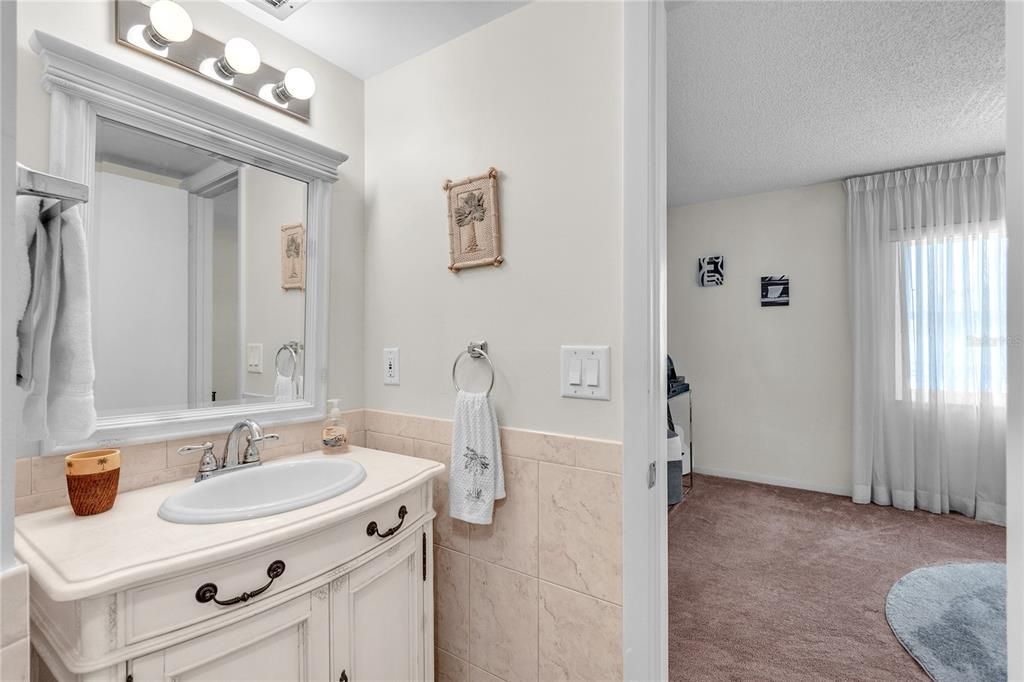 For Sale: $189,900 (2 beds, 2 baths, 930 Square Feet)