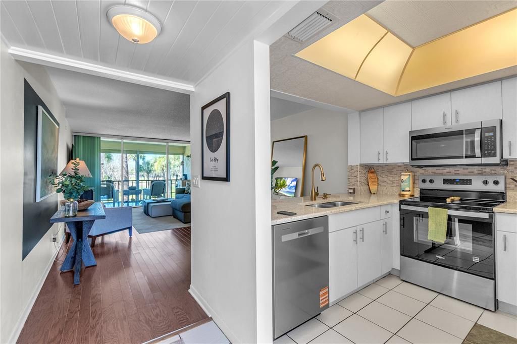 For Sale: $189,900 (2 beds, 2 baths, 930 Square Feet)