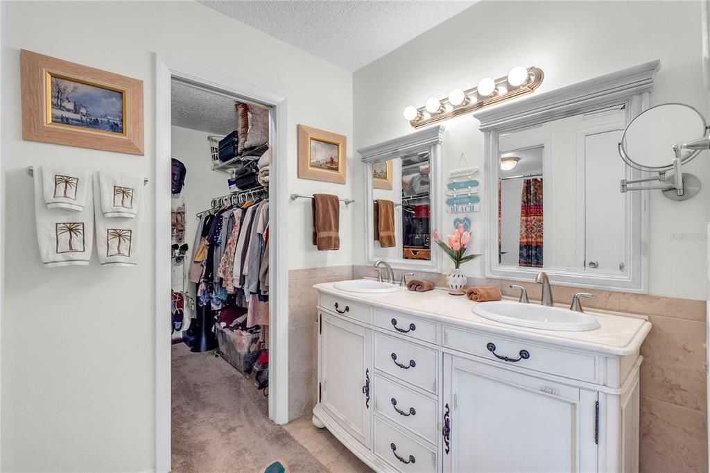 For Sale: $189,900 (2 beds, 2 baths, 930 Square Feet)