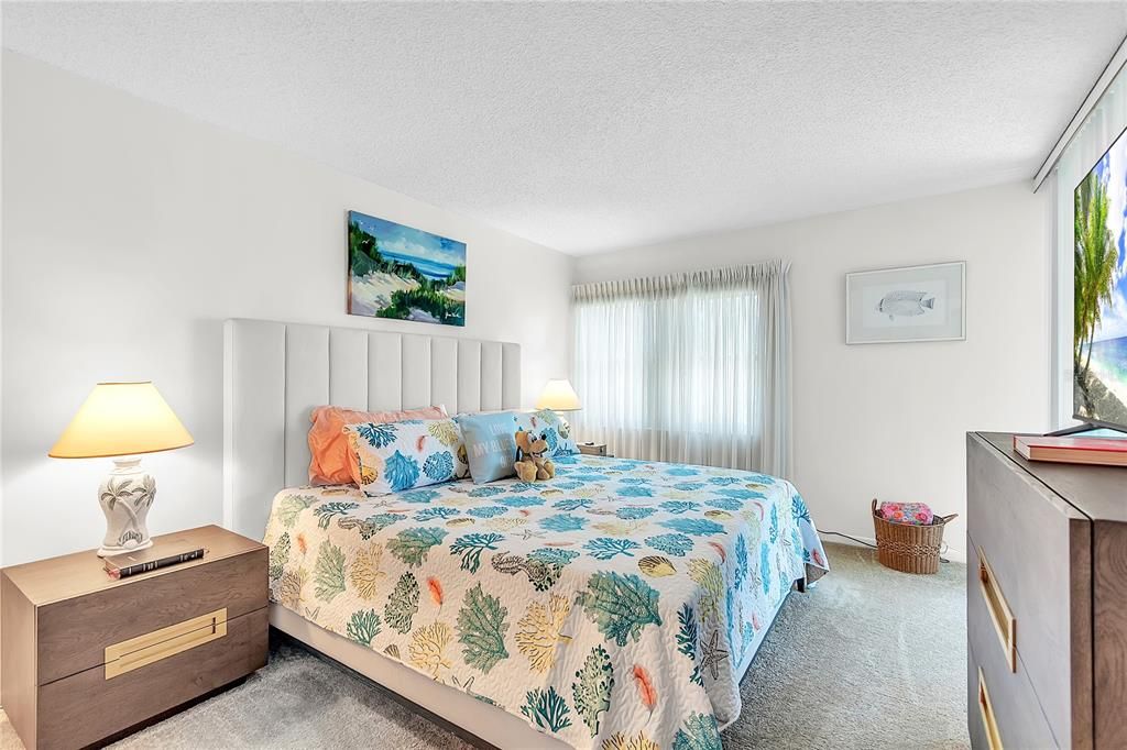 For Sale: $189,900 (2 beds, 2 baths, 930 Square Feet)