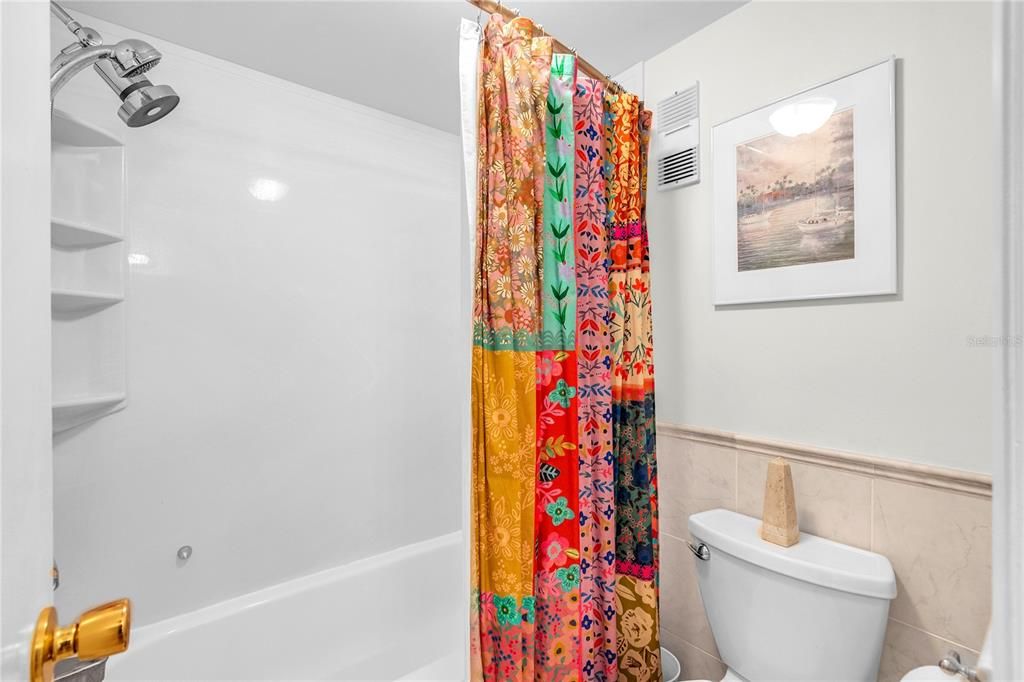 For Sale: $189,900 (2 beds, 2 baths, 930 Square Feet)