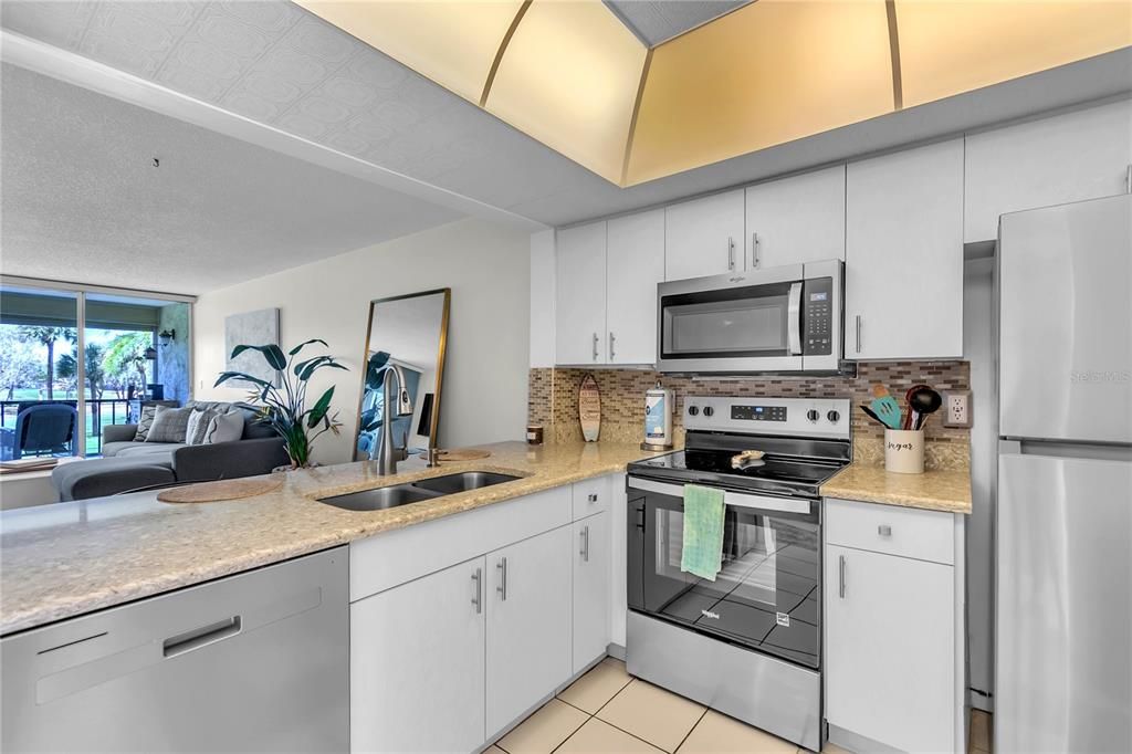 For Sale: $189,900 (2 beds, 2 baths, 930 Square Feet)