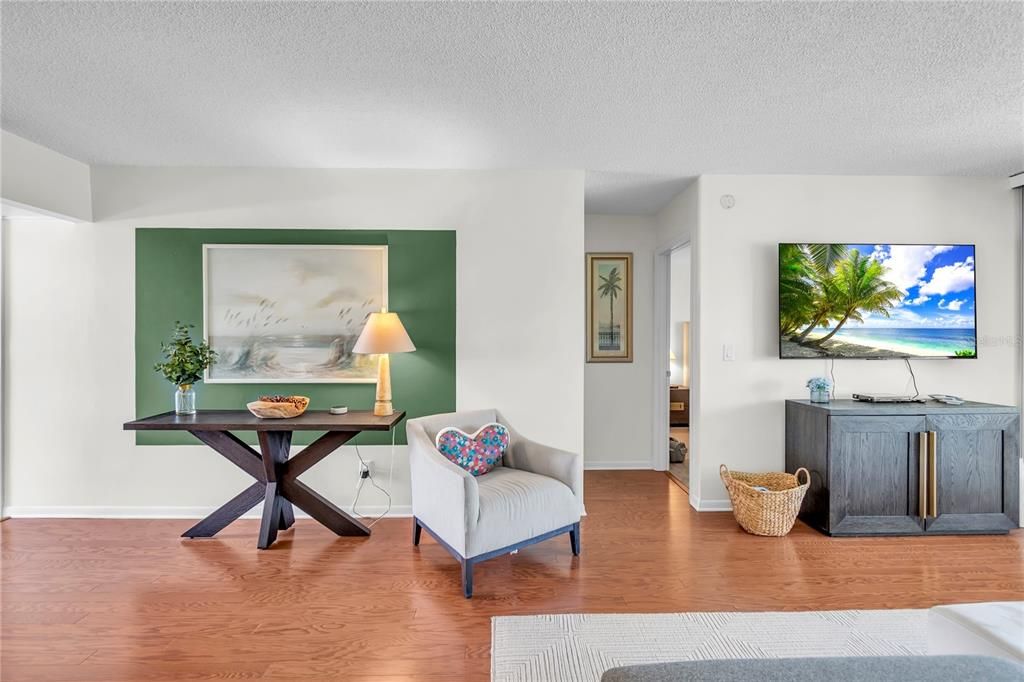 For Sale: $189,900 (2 beds, 2 baths, 930 Square Feet)