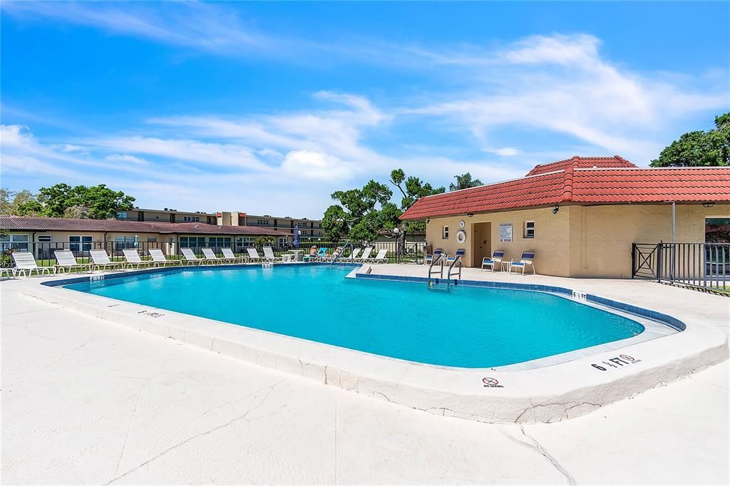 For Sale: $189,900 (2 beds, 2 baths, 930 Square Feet)