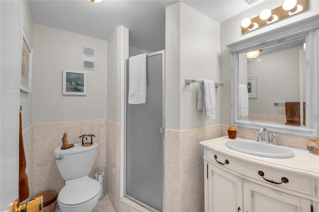 For Sale: $189,900 (2 beds, 2 baths, 930 Square Feet)