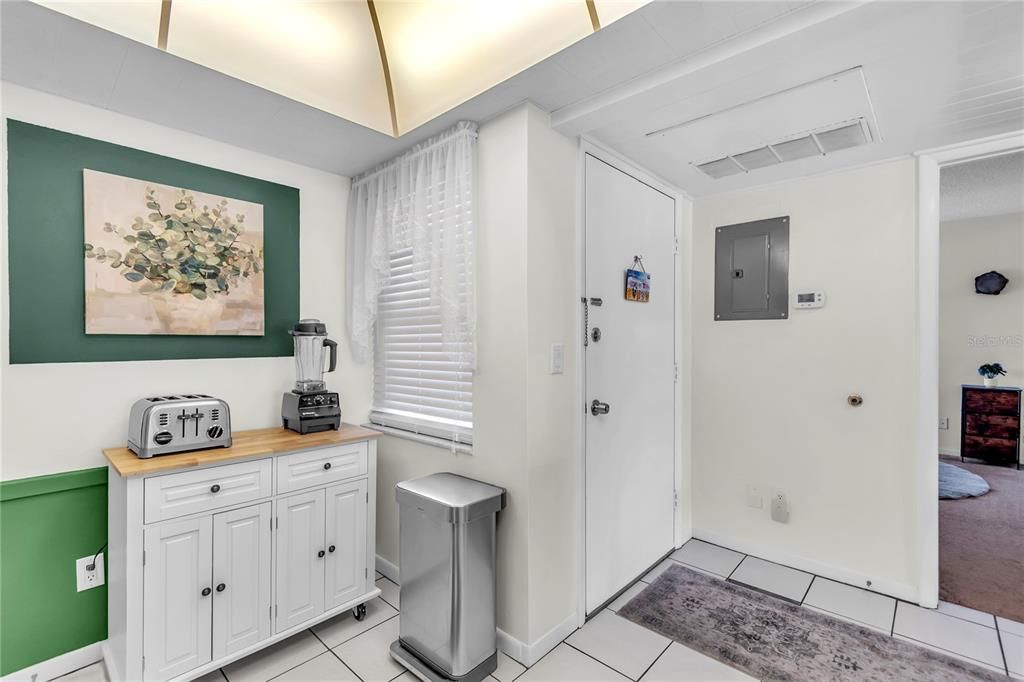 For Sale: $189,900 (2 beds, 2 baths, 930 Square Feet)