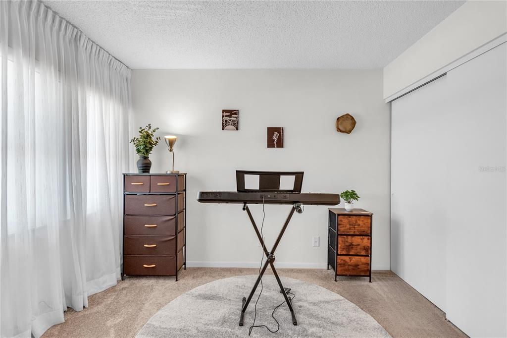 For Sale: $189,900 (2 beds, 2 baths, 930 Square Feet)