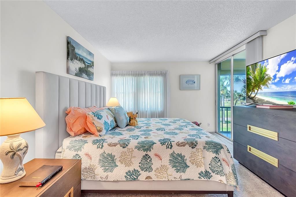For Sale: $189,900 (2 beds, 2 baths, 930 Square Feet)
