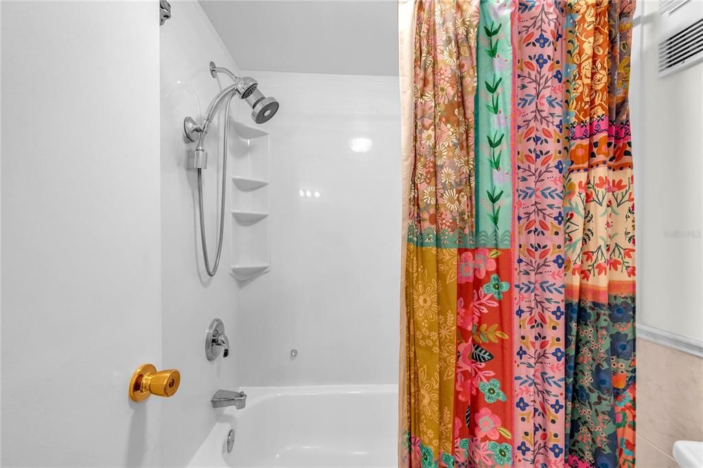 For Sale: $189,900 (2 beds, 2 baths, 930 Square Feet)