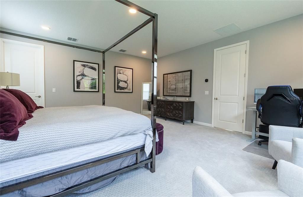 For Sale: $699,000 (5 beds, 4 baths, 3047 Square Feet)