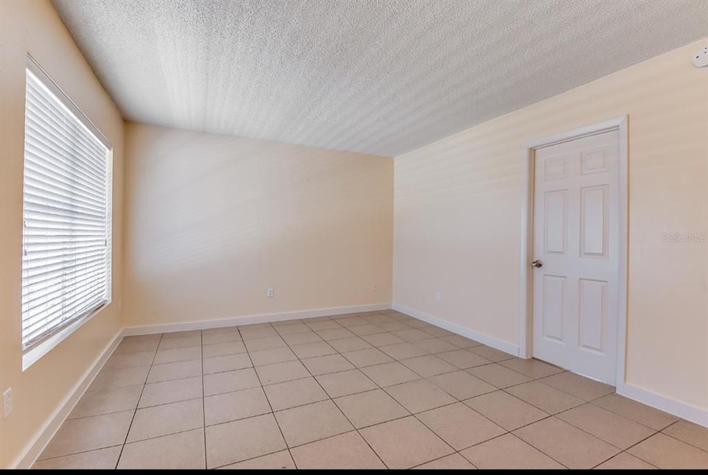 В аренду: $995 (1 спален, 1 ванн, 500 Квадратных фут)