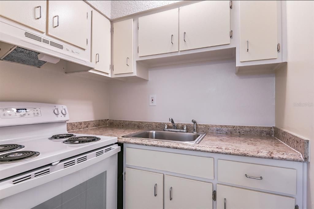 В аренду: $995 (1 спален, 1 ванн, 500 Квадратных фут)