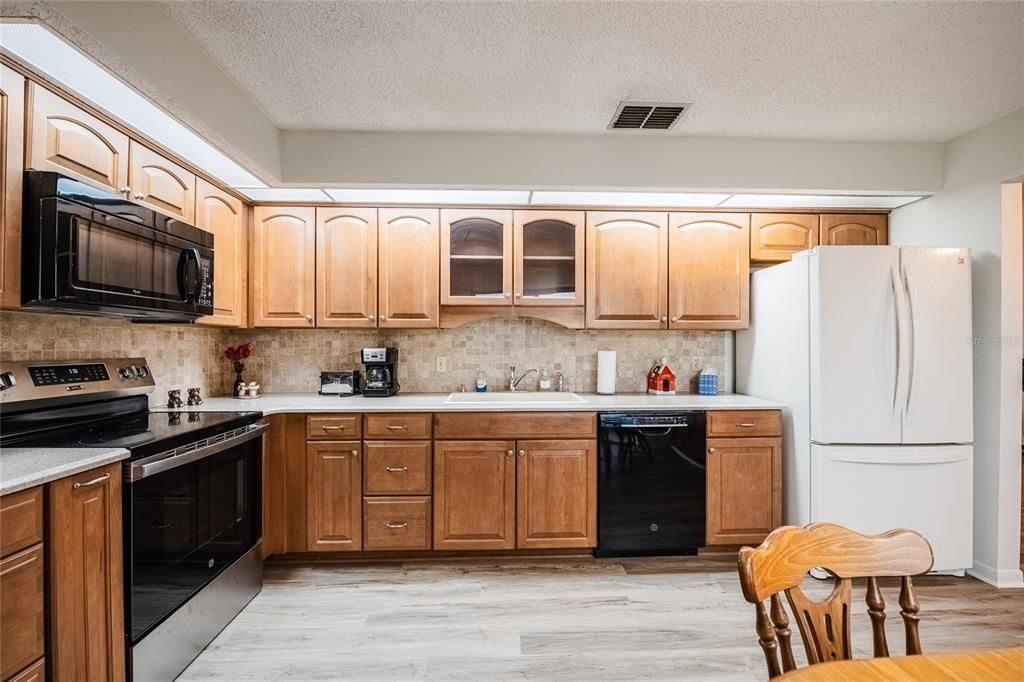 For Sale: $295,000 (3 beds, 2 baths, 1992 Square Feet)