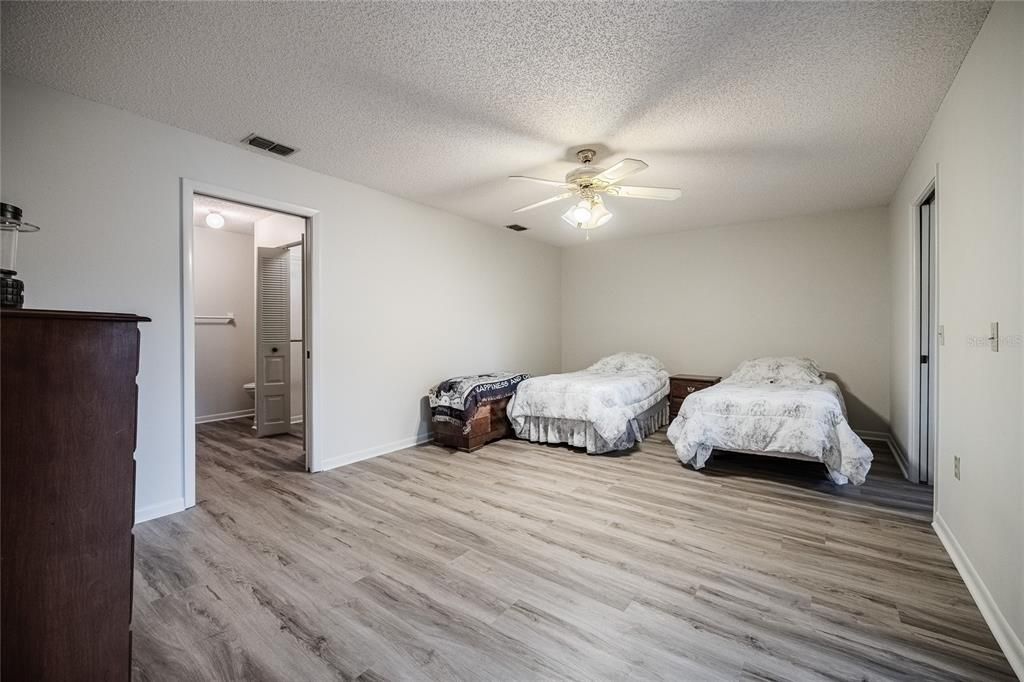 For Sale: $295,000 (3 beds, 2 baths, 1992 Square Feet)