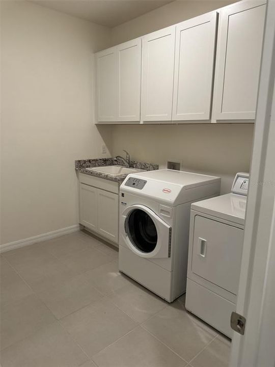 En Renta: $3,300 (4 camas, 3 baños, 2843 Pies cuadrados)