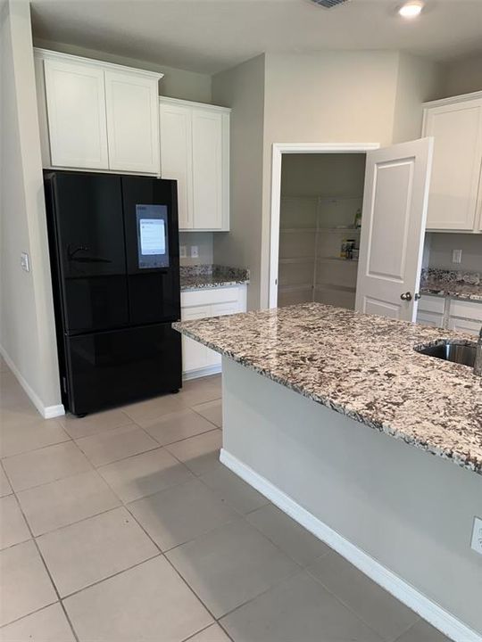 En Renta: $3,300 (4 camas, 3 baños, 2843 Pies cuadrados)