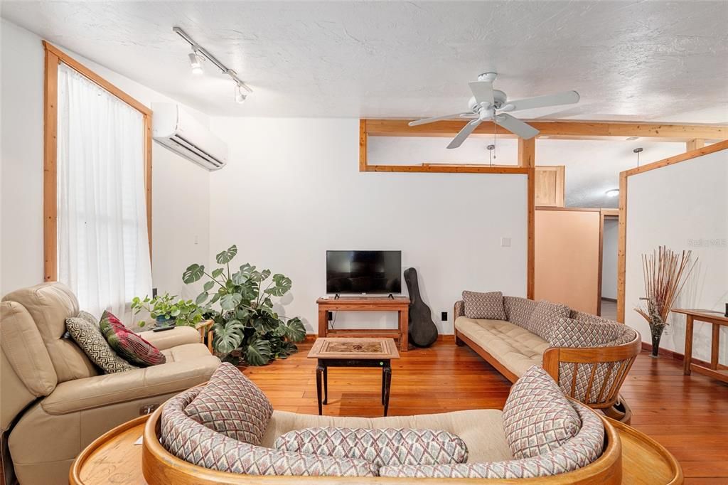 En Venta: $379,900 (4 camas, 3 baños, 3125 Pies cuadrados)
