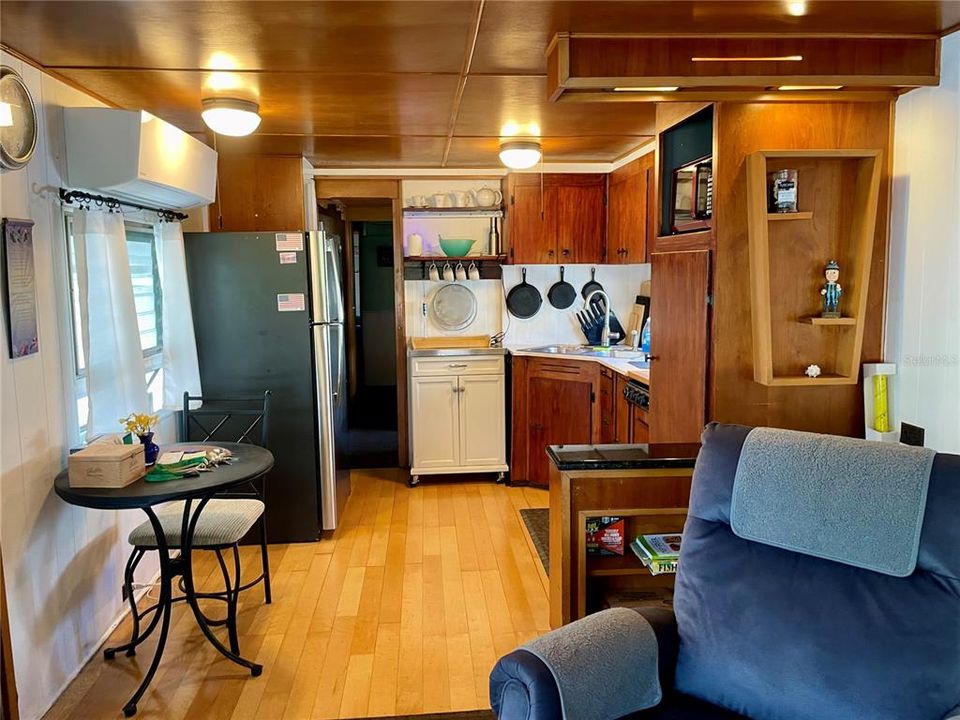 For Sale: $62,000 (1 beds, 1 baths, 420 Square Feet)