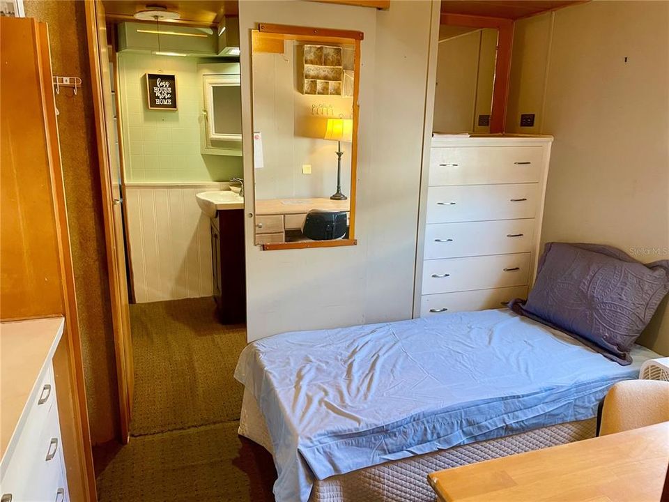 For Sale: $62,000 (1 beds, 1 baths, 420 Square Feet)