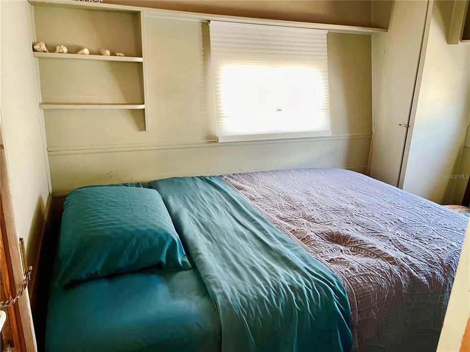 For Sale: $62,000 (1 beds, 1 baths, 420 Square Feet)