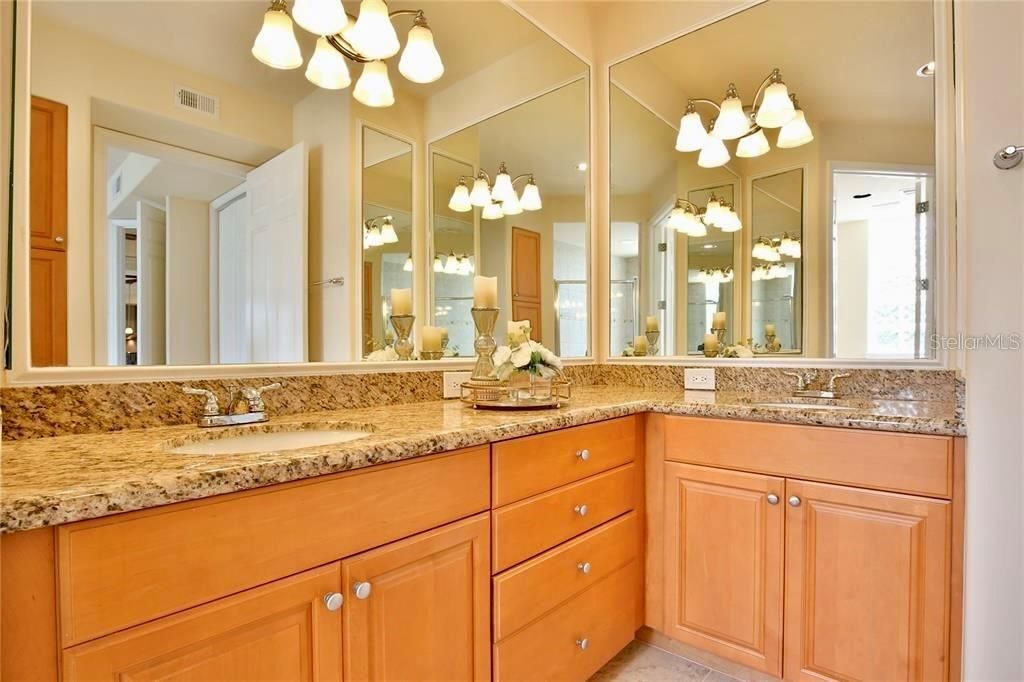 For Sale: $405,500 (2 beds, 2 baths, 1623 Square Feet)