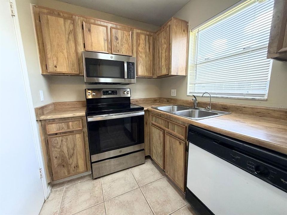 На продажу: $170,000 (2 спален, 2 ванн, 1006 Квадратных фут)