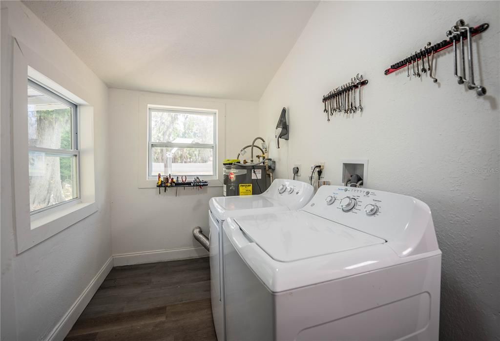 For Sale: $238,500 (3 beds, 1 baths, 1264 Square Feet)