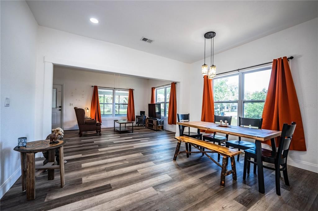 For Sale: $238,500 (3 beds, 1 baths, 1264 Square Feet)