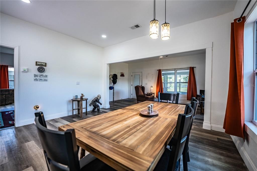 For Sale: $238,500 (3 beds, 1 baths, 1264 Square Feet)