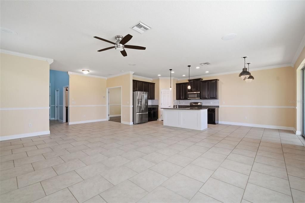 For Rent: $3,100 (4 beds, 2 baths, 2319 Square Feet)