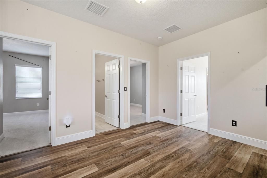 For Rent: $3,100 (4 beds, 2 baths, 2319 Square Feet)