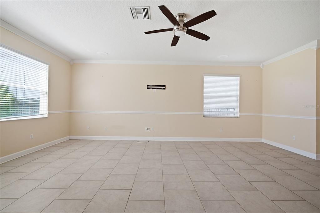 For Rent: $3,100 (4 beds, 2 baths, 2319 Square Feet)
