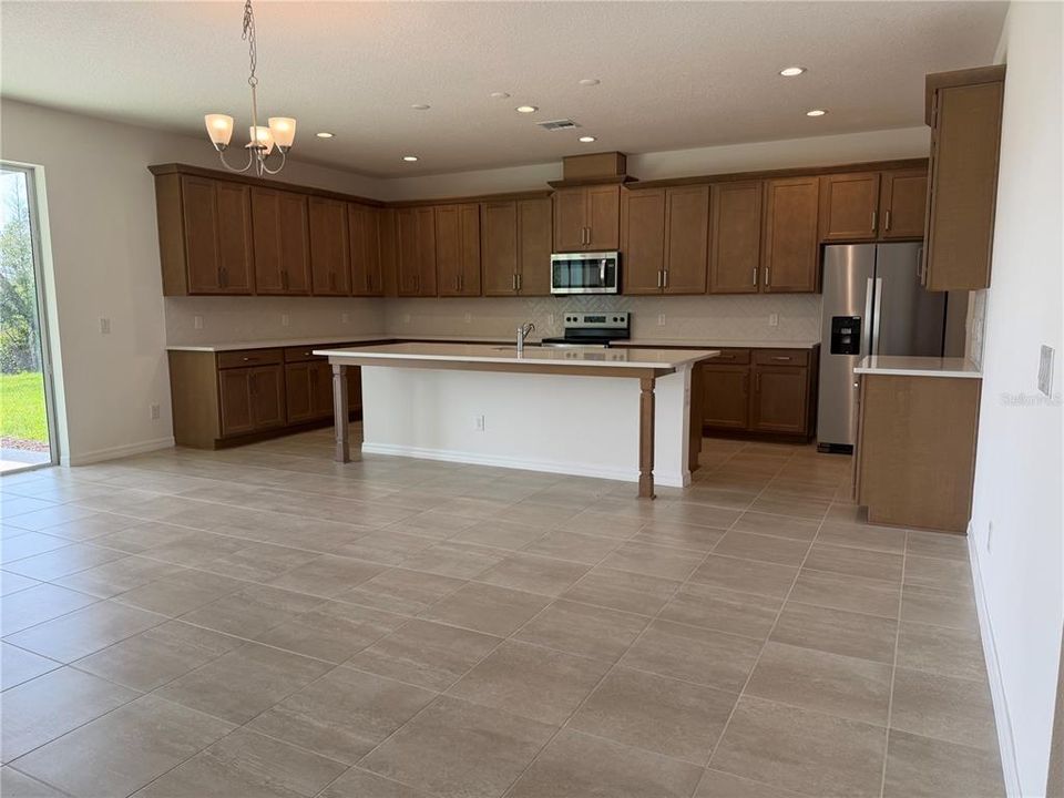 For Sale: $610,379 (6 beds, 4 baths, 3734 Square Feet)