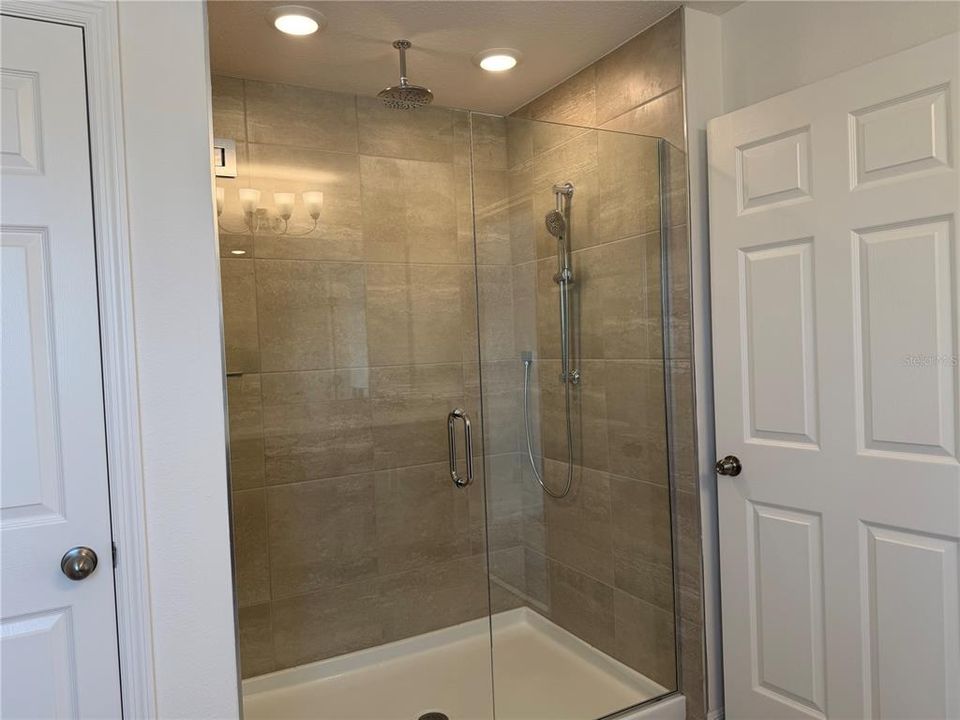 For Sale: $610,379 (6 beds, 4 baths, 3734 Square Feet)