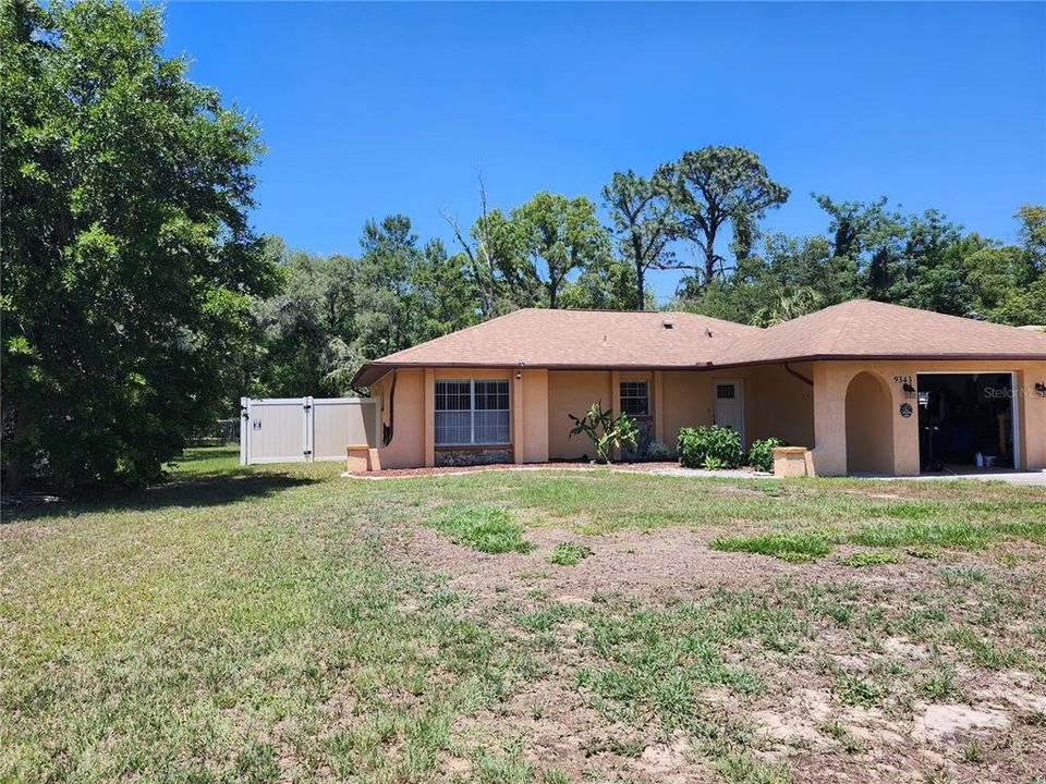 Active With Contract: $249,999 (2 beds, 2 baths, 1112 Square Feet)