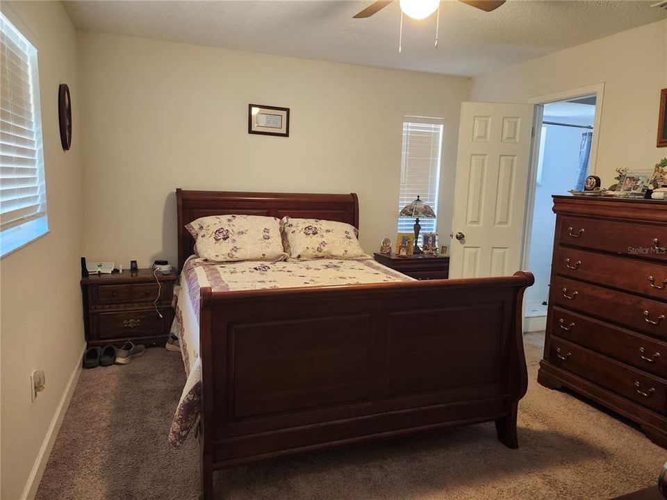 Active With Contract: $249,999 (2 beds, 2 baths, 1112 Square Feet)