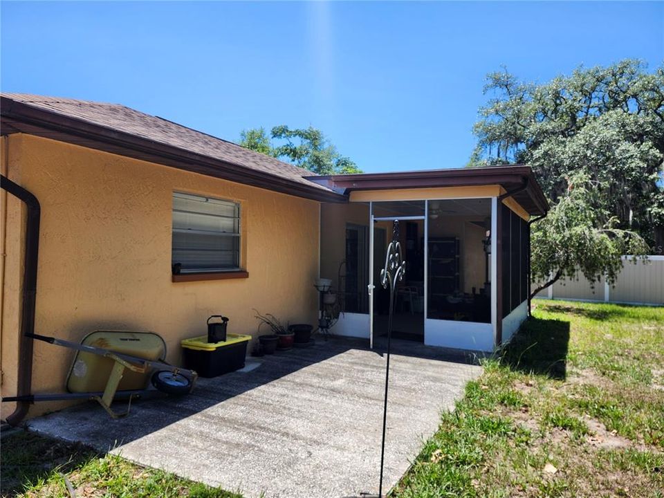 Active With Contract: $249,999 (2 beds, 2 baths, 1112 Square Feet)