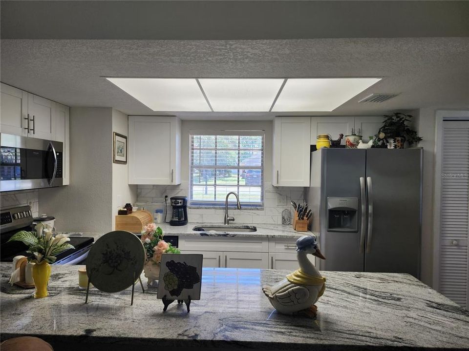 Active With Contract: $249,999 (2 beds, 2 baths, 1112 Square Feet)
