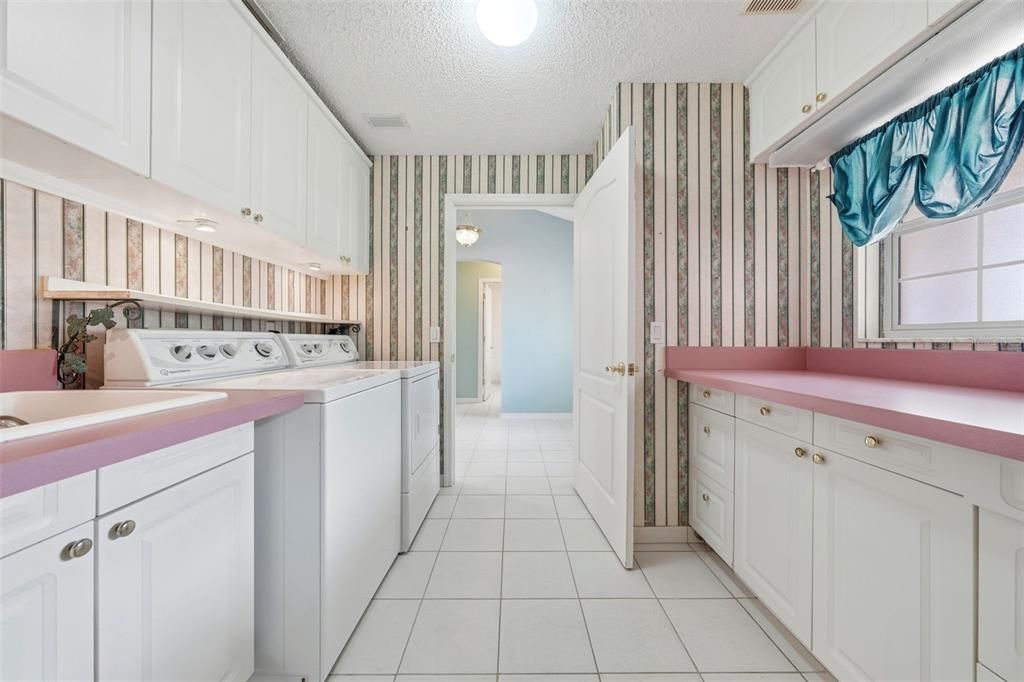 En Venta: $482,000 (3 camas, 2 baños, 1954 Pies cuadrados)