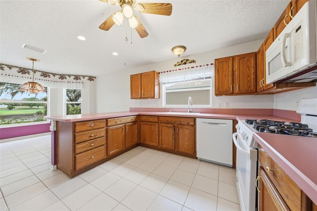 En Venta: $482,000 (3 camas, 2 baños, 1954 Pies cuadrados)