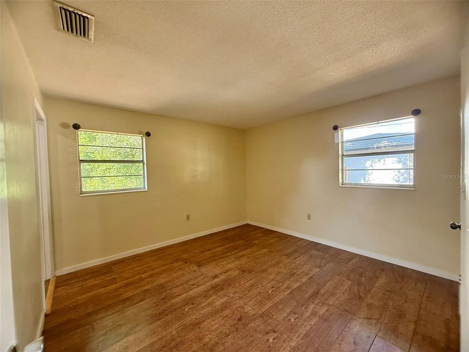 For Rent: $2,200 (3 beds, 2 baths, 1203 Square Feet)