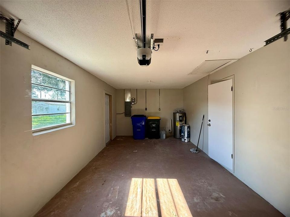 For Rent: $2,200 (3 beds, 2 baths, 1203 Square Feet)