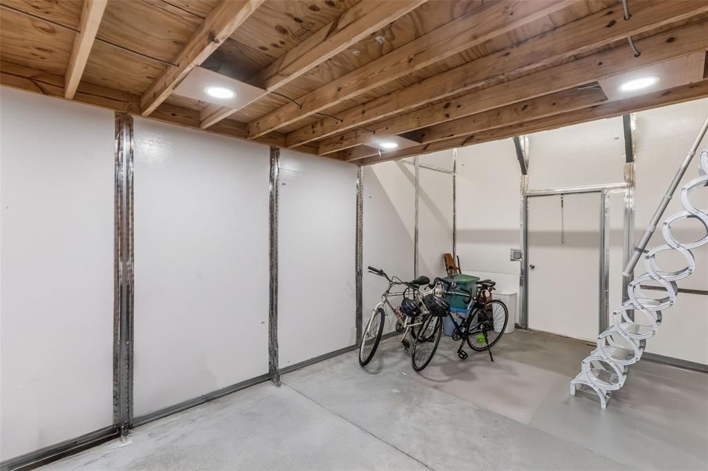 For Sale: $1,100,000 (3 beds, 2 baths, 2820 Square Feet)