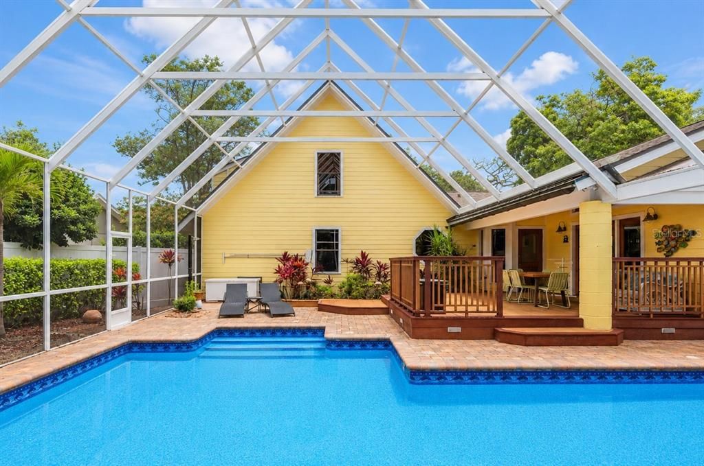 For Sale: $1,100,000 (3 beds, 2 baths, 2820 Square Feet)