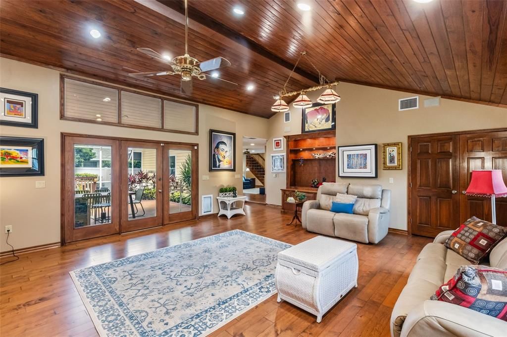 For Sale: $1,100,000 (3 beds, 2 baths, 2820 Square Feet)