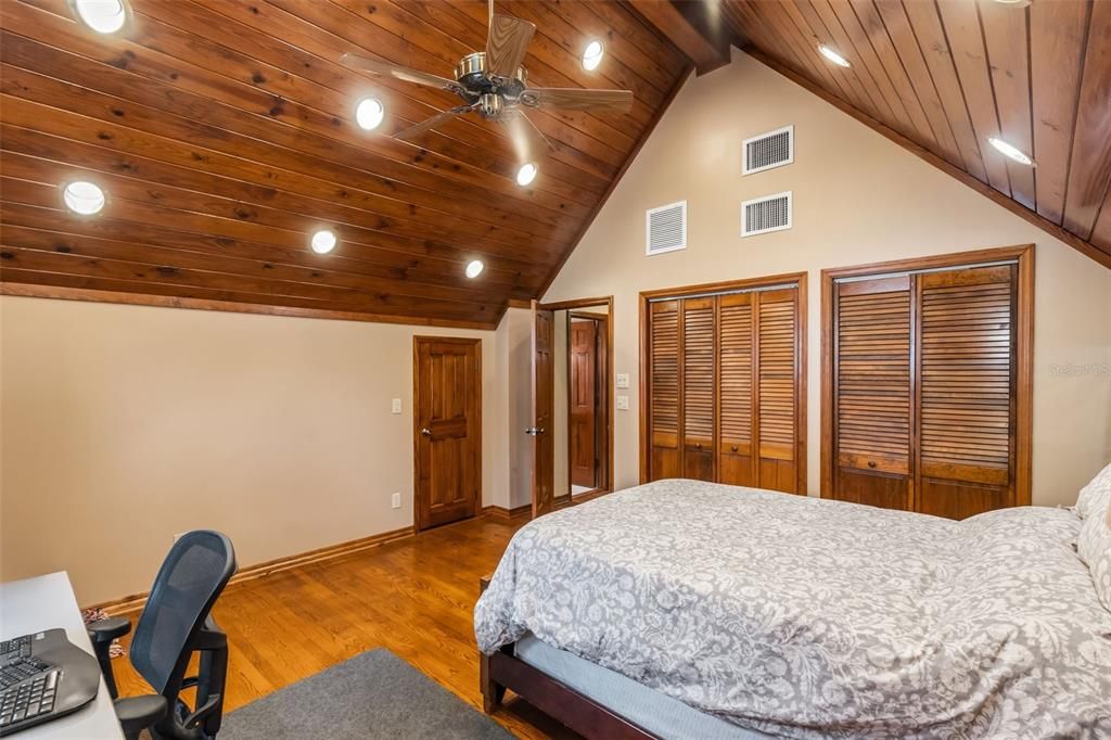 For Sale: $1,100,000 (3 beds, 2 baths, 2820 Square Feet)